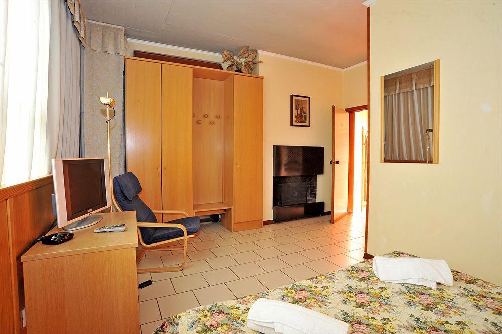 Hotel Cristallo Barga Fornaci di Barga Екстериор снимка