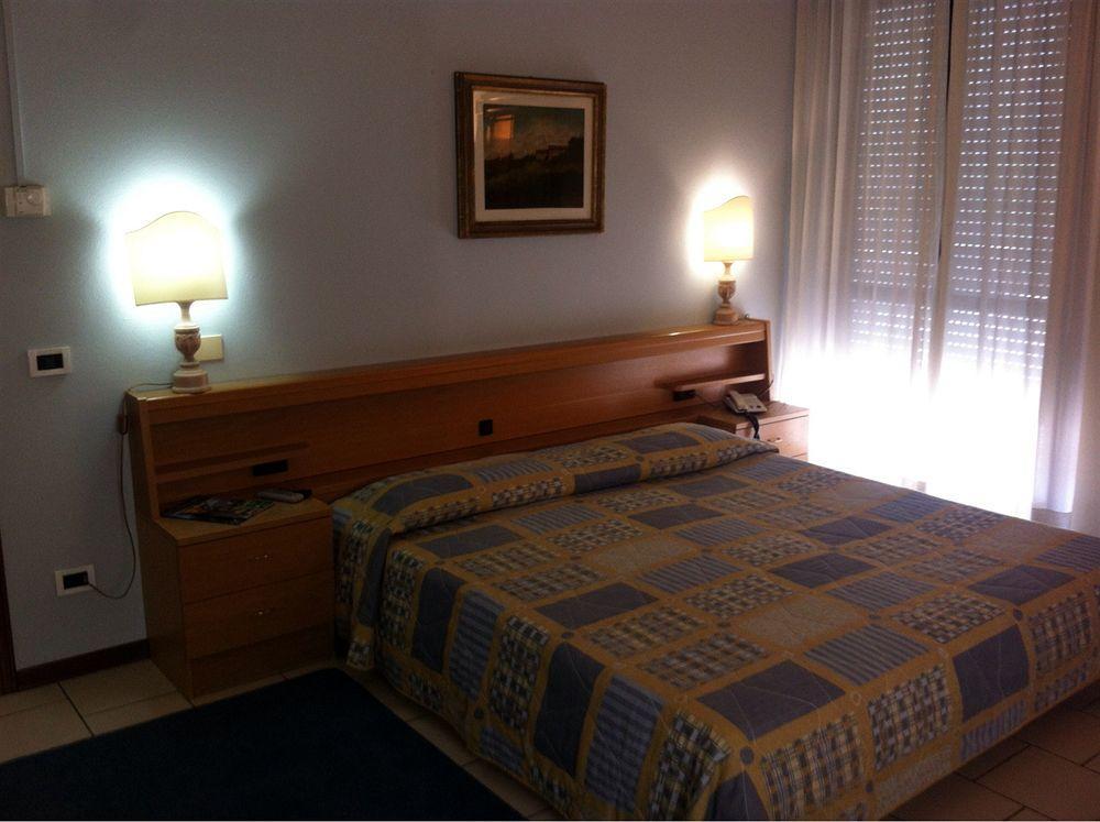 Hotel Cristallo Barga Fornaci di Barga Екстериор снимка