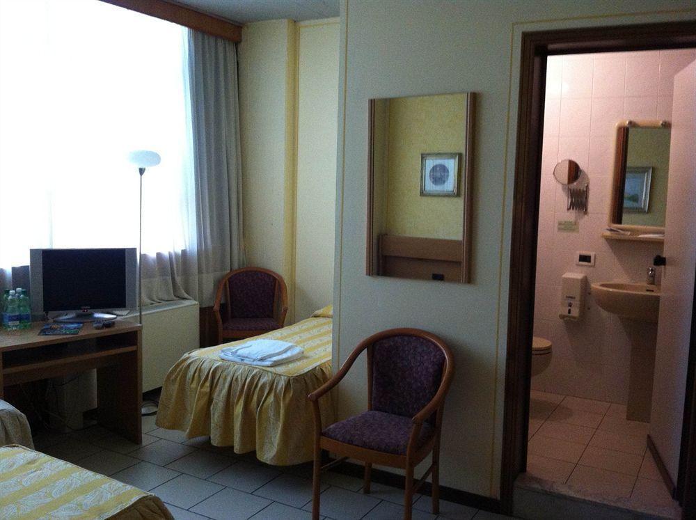 Hotel Cristallo Barga Fornaci di Barga Екстериор снимка