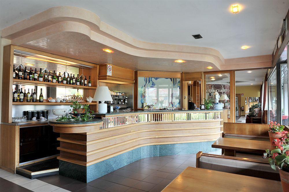 Hotel Cristallo Barga Fornaci di Barga Екстериор снимка