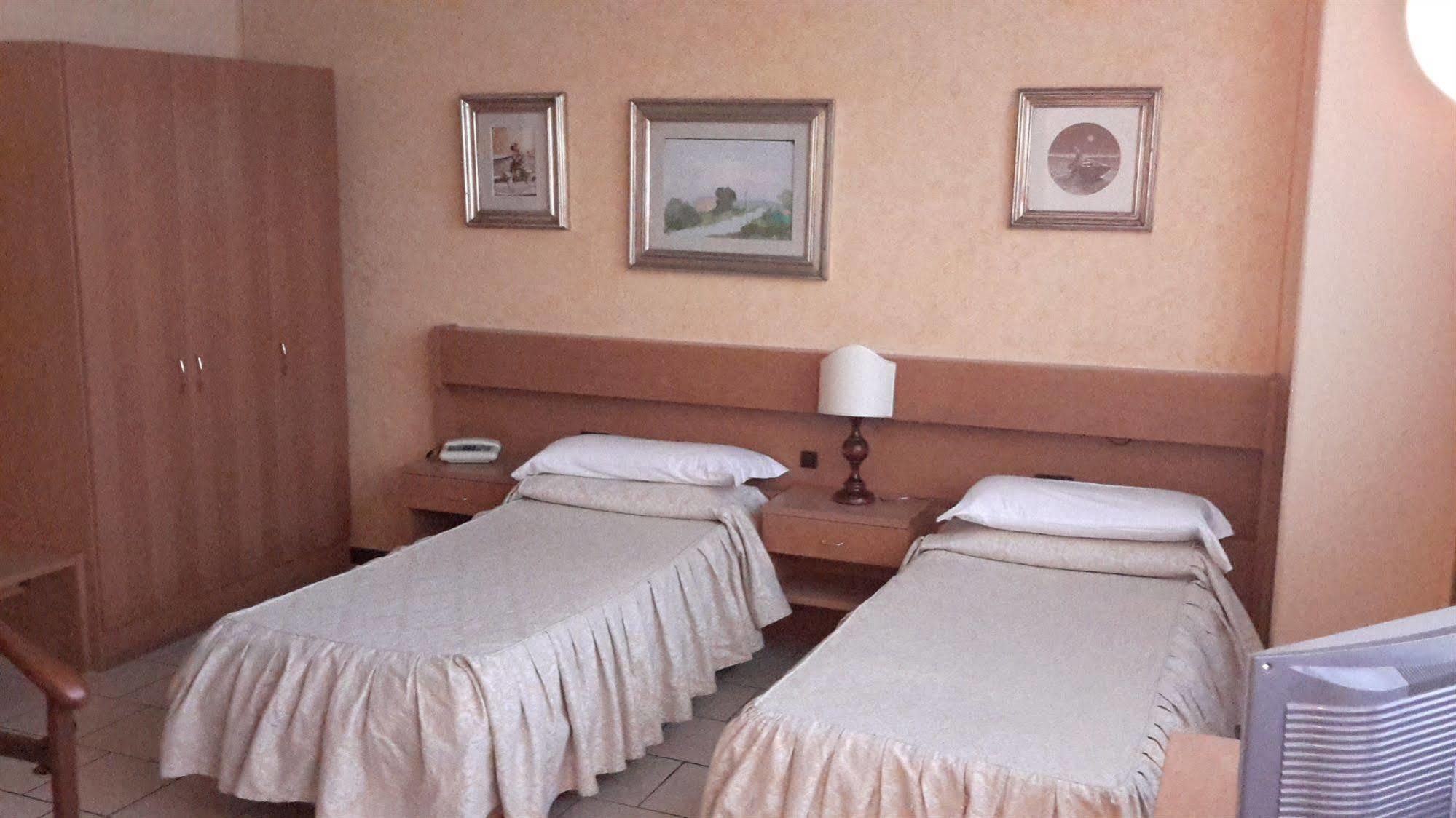 Hotel Cristallo Barga Fornaci di Barga Екстериор снимка