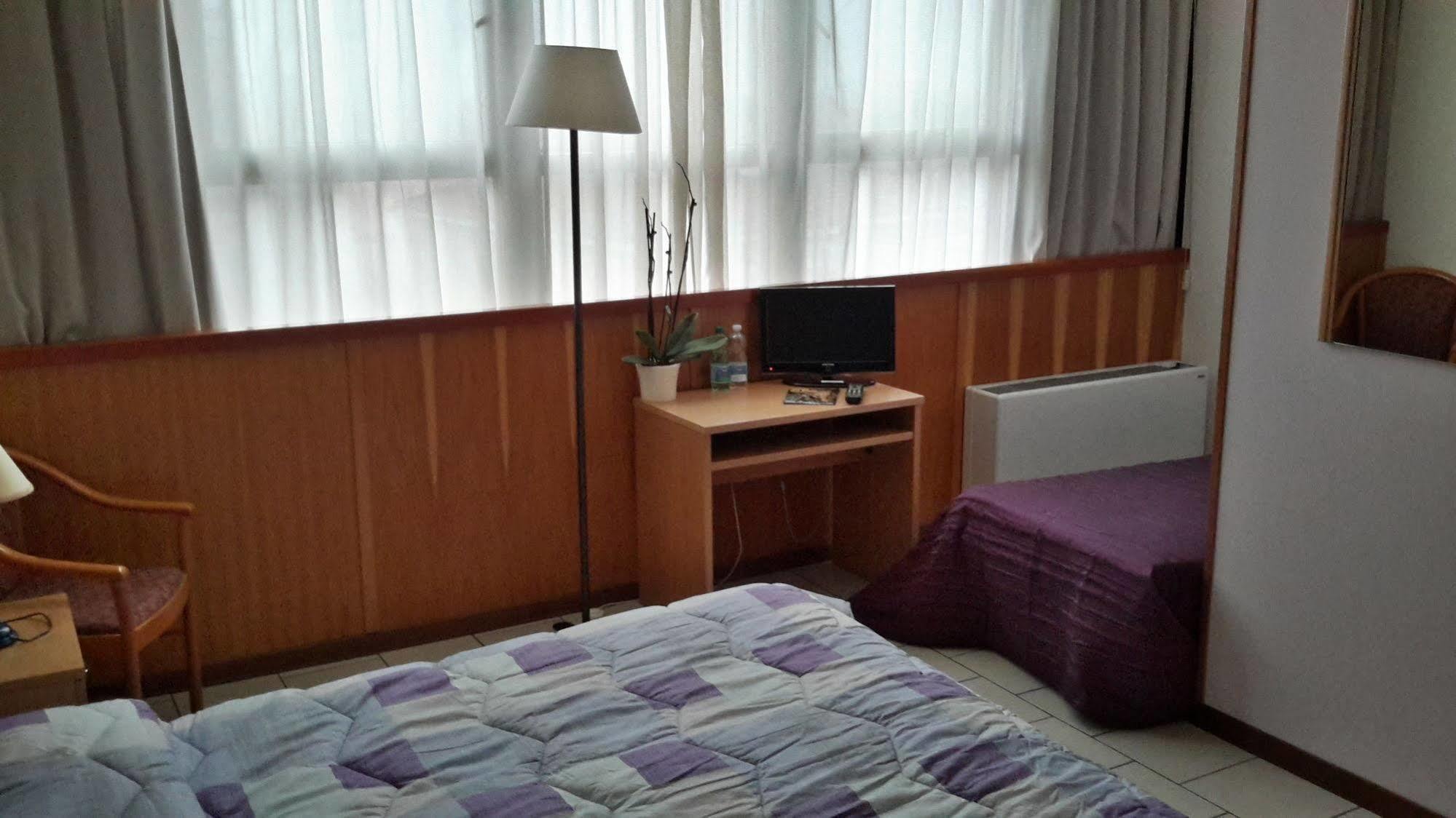 Hotel Cristallo Barga Fornaci di Barga Екстериор снимка